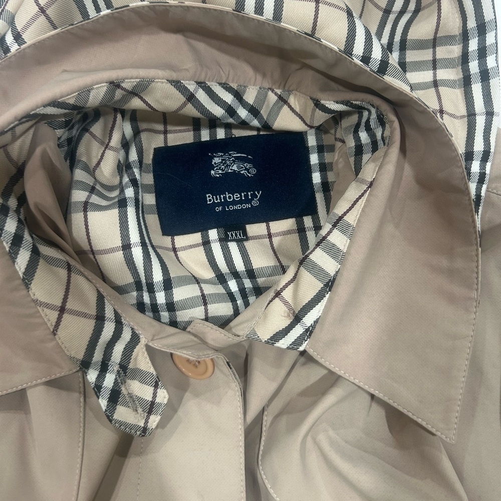 Burberry Tan Trench Coat with Check Lining - Picture 2 of 9
